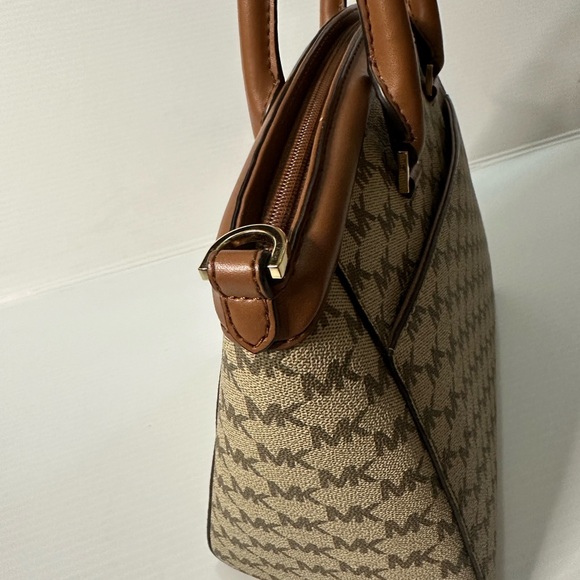 Michael Kors medium size hand bag - Picture 14 of 14